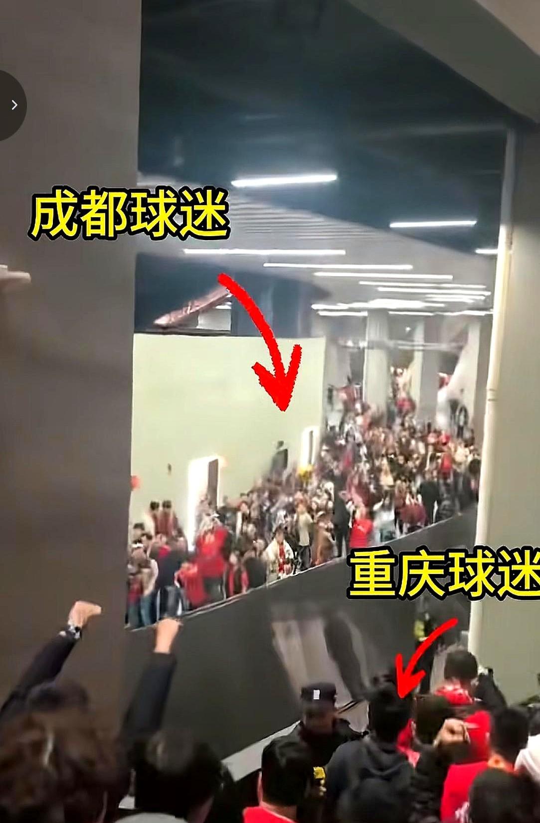 网上疯传的“成渝德比”，原来从头到尾都是段子。

真别信什么公交车隔空喊话了！人