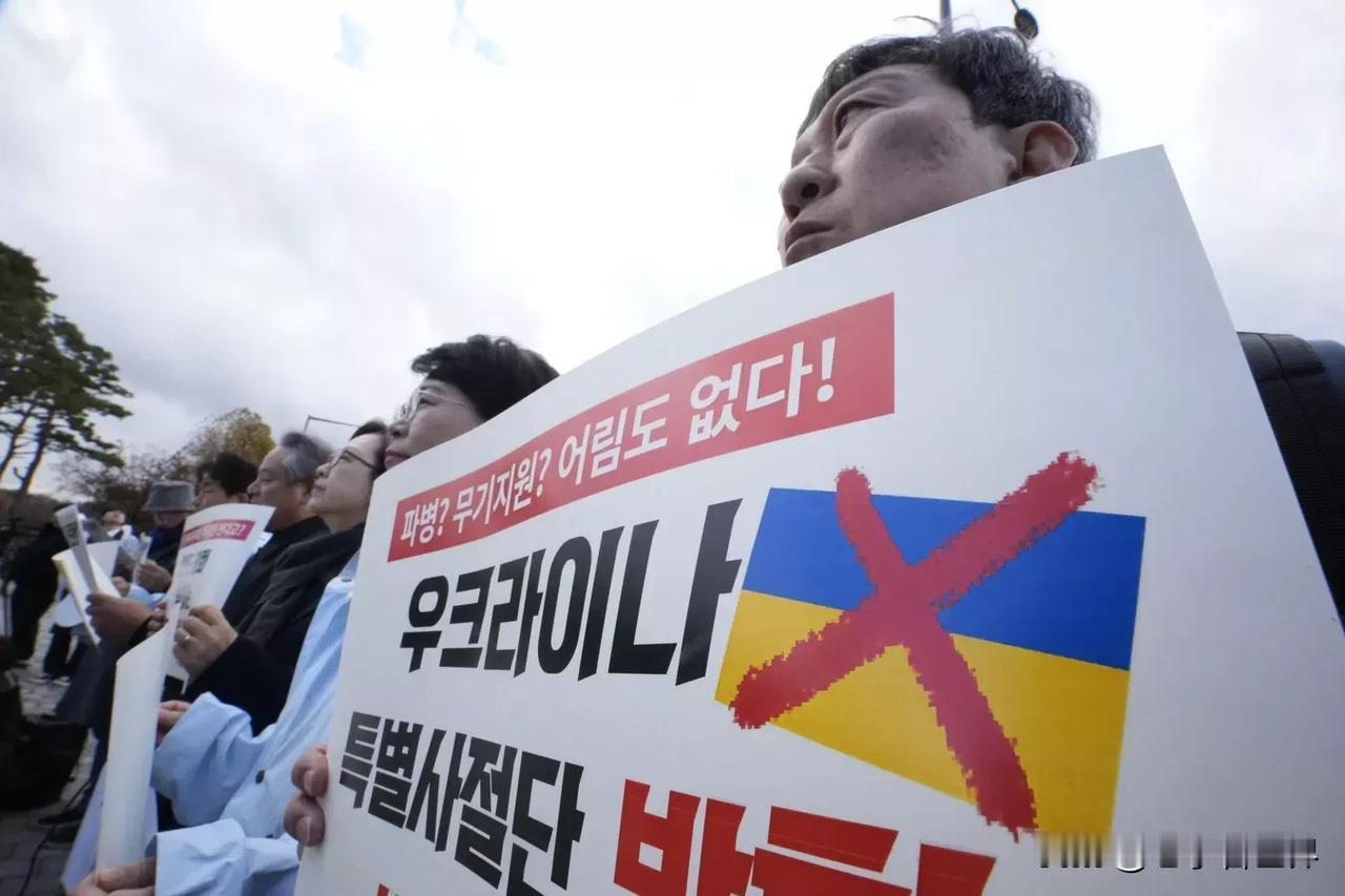 在韩国，爆发反对韩国当局向乌克兰转让武器的集会
首尔时间11月26日，包括 56