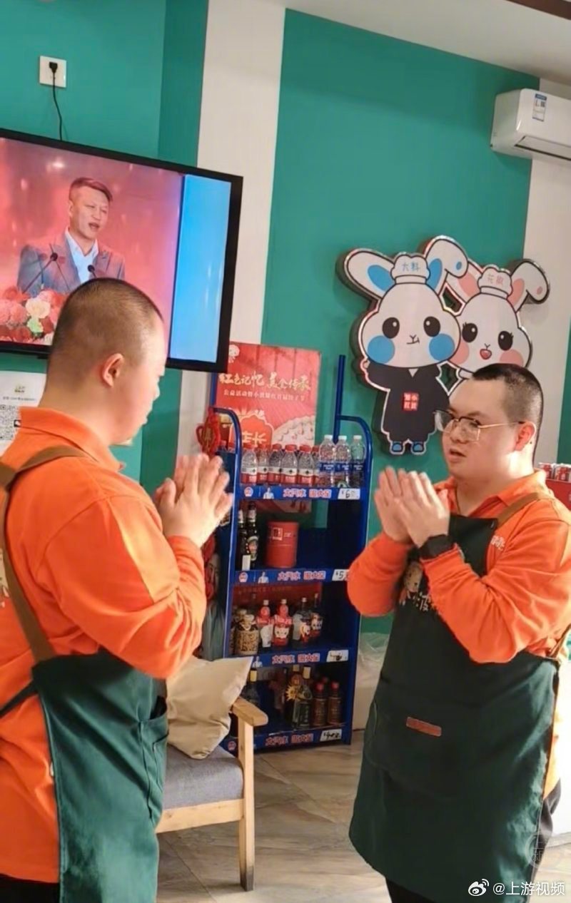 #老板回应吴克群为特殊饺子馆垫付8万#【对话当事人丨吴克群垫付8万元房租后饺子馆