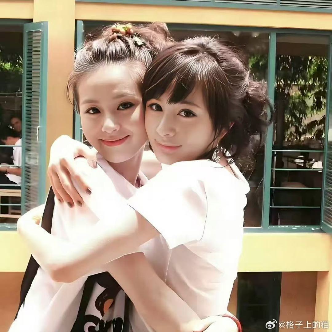 杨幂祝刘诗诗顺利平安 杨幂发文为刘诗诗39岁庆生 杨幂发文为刘诗诗39岁庆生 