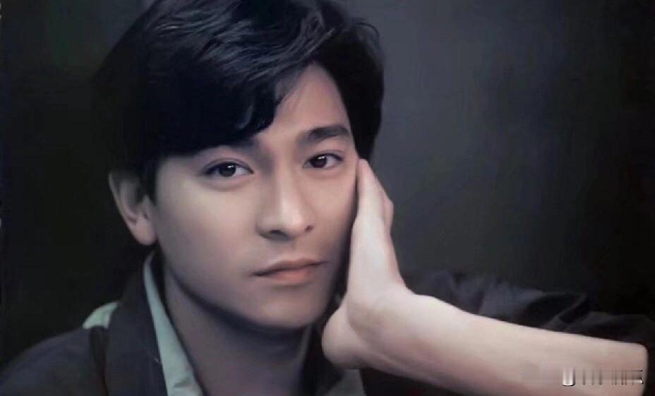 刘德华为什么受到很多人的喜欢?我喜欢的不仅是他这个人，更是喜欢他而想让自己变得更