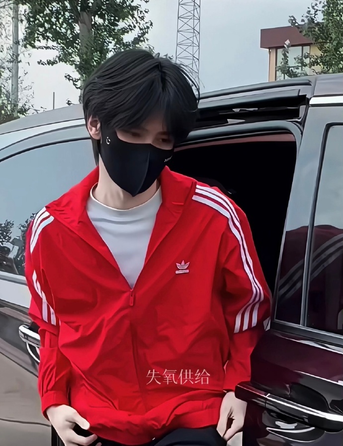 张真源滚筒洗衣机视角张真源肩头反光  张真源肩头反光，张真源滚筒洗衣机视角，谁懂