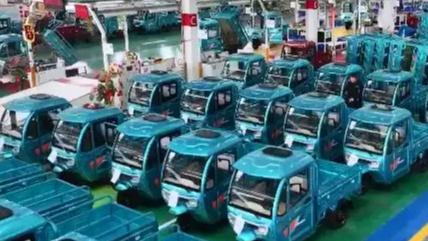 中国“小电驴”全球狂飙！靠啥征服海外市场？🚗

最近看到个惊人数据：2025年