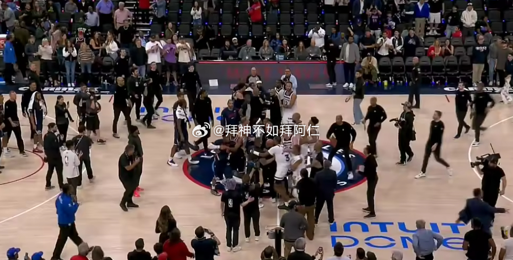 今日快船主场153-128击败森林狼。赛后发生了不和谐一幕，镜头此前一直对着伦纳
