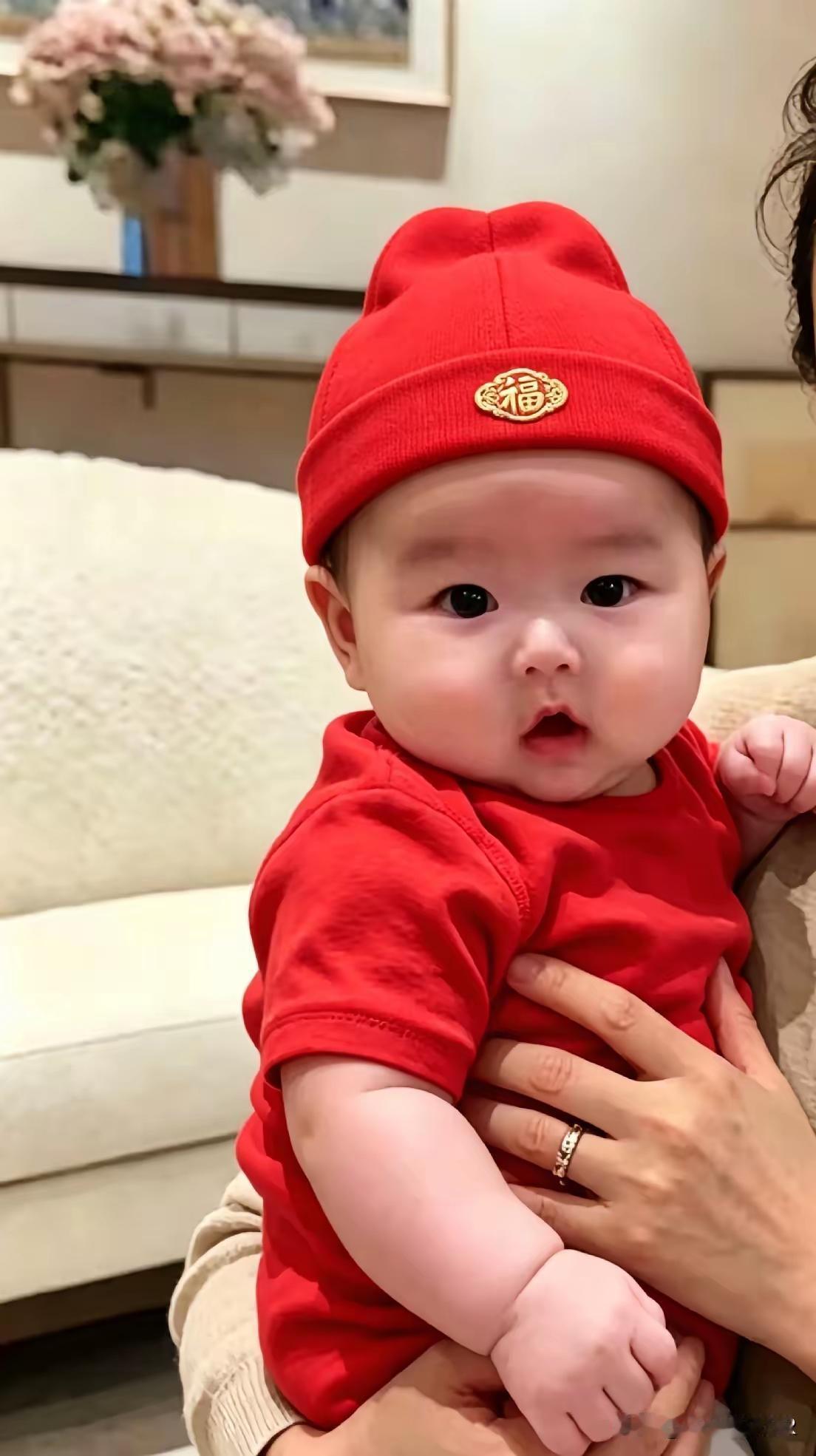 马筱梅终于更新啦！她开心的说道：“汪宝儿这么小，这么多人，他一点也不认人，谁抱都