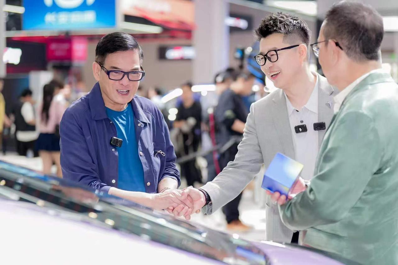 12万级纯电轿跑天花板来了！深蓝L06 Max正式发布，直接把高端技术下放平民市