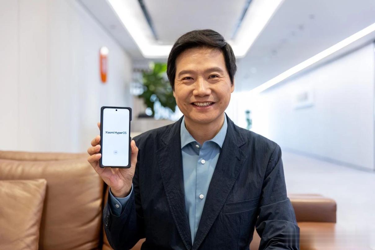 小米澎湃OS就是兼容安卓，怎么了？
鸿蒙OS不也是这样过来的吗，而且现在依旧兼容