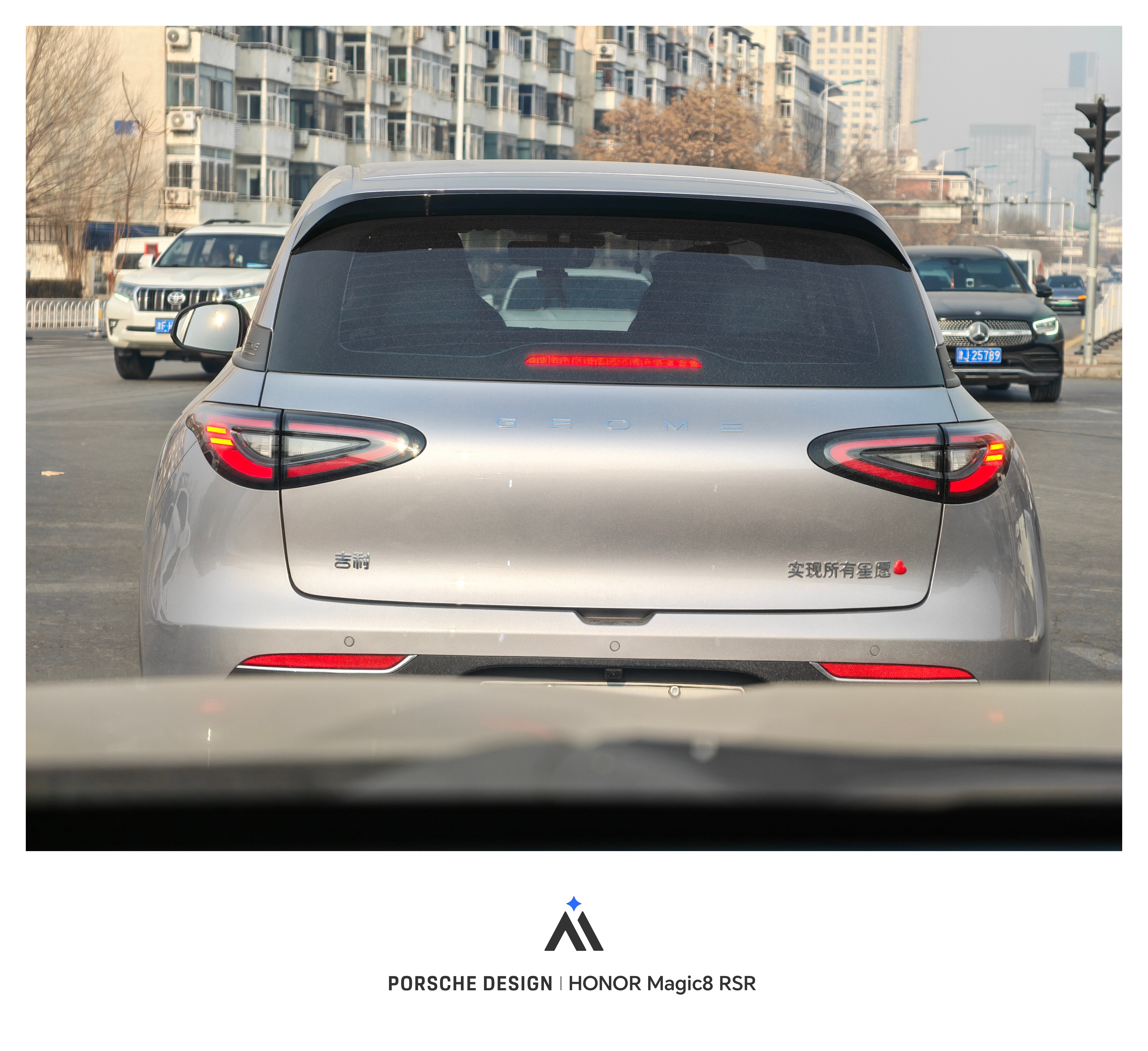 刚才接孩子舞蹈课回家，路上偶遇一辆吉利星愿，车后面弄了个“实现所有星愿”的贴纸，