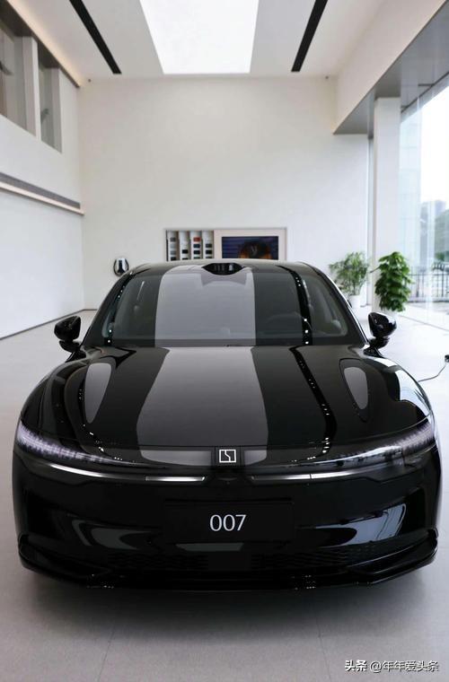 一辆好车，不用惊艳所有人，只要温暖自己。早出晚归，它给你独处的空间；风雨天气，它