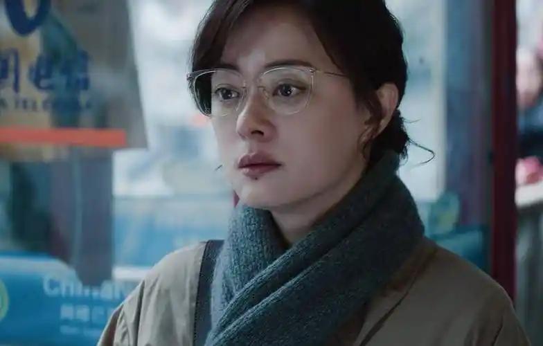 她还是心太软了，但这一步根本没必要。

《危险关系》里，丁志波病危需要动手术，指