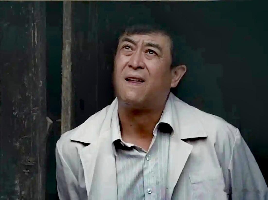 胡三元为什么没有随省秦进京演出？
主要原因有两个。
一个是胡三元不想去，他的思想