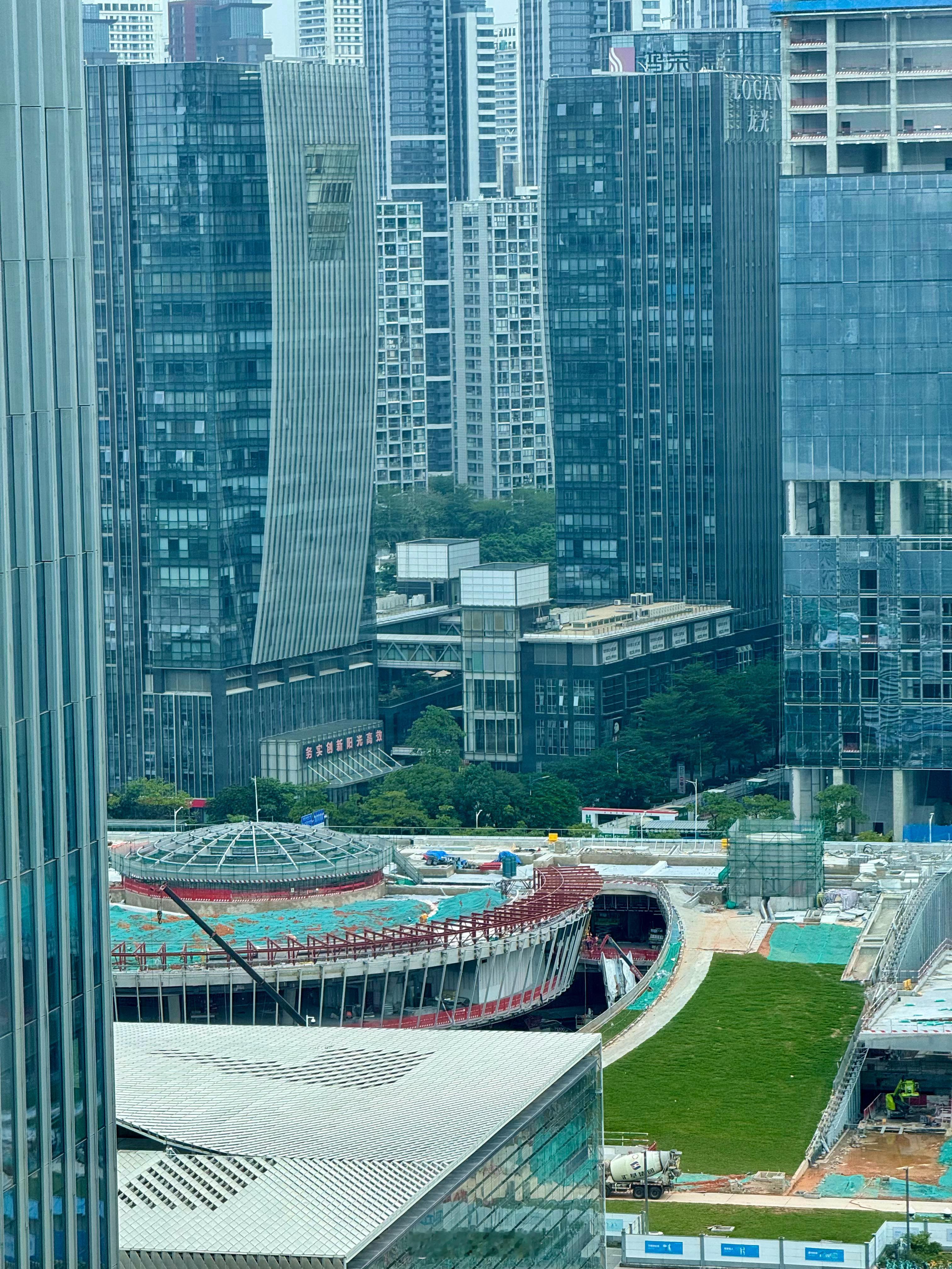 宝安中心湾区之眼 深圳书城就要完工啦 这个角度还真挺好看的，据说还是书城效果图是