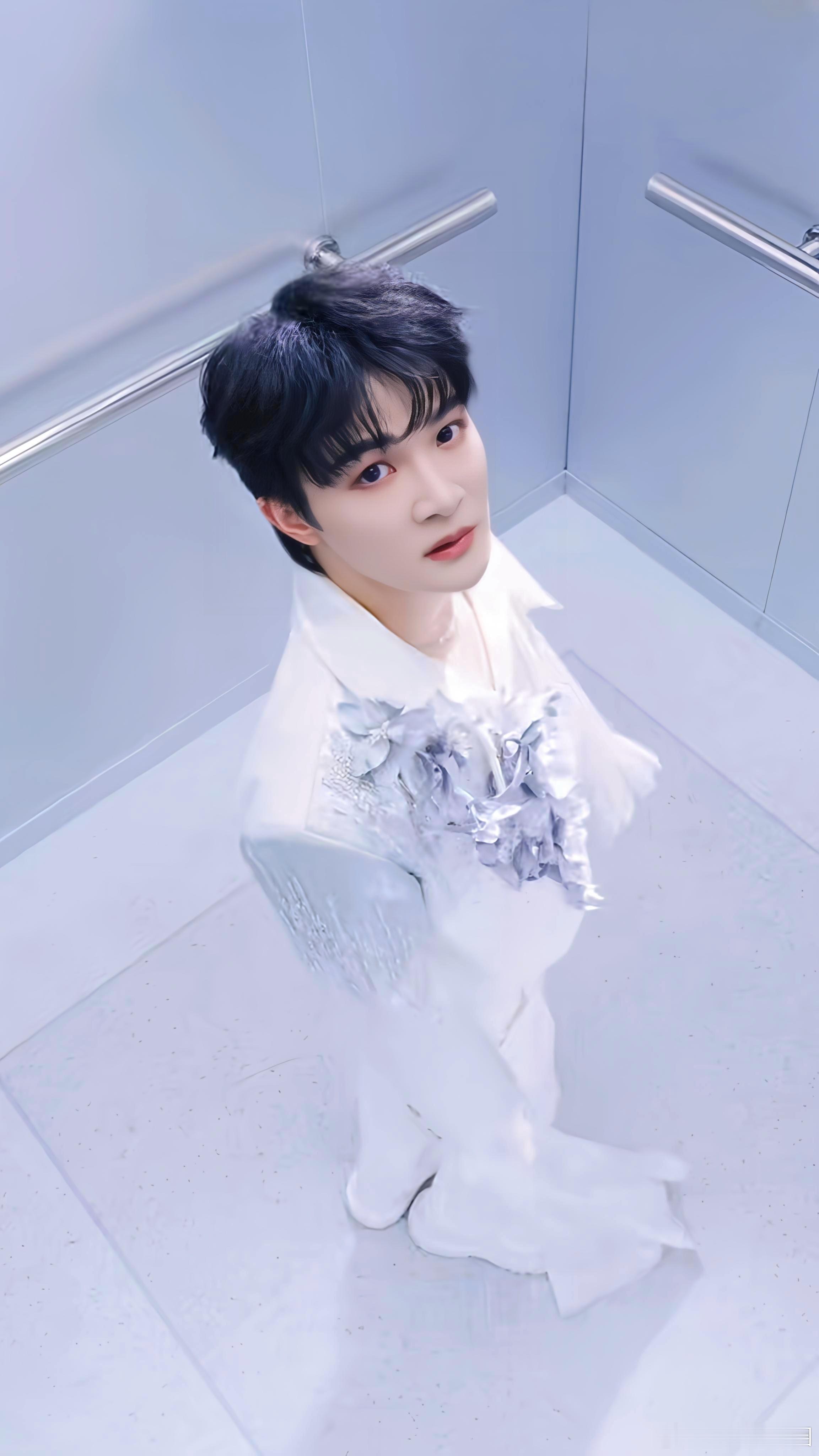 周深 ✨周深2025深深的巡回演唱会 ✨风雨同周深情不移 【小圈跟米子们说晚安啦