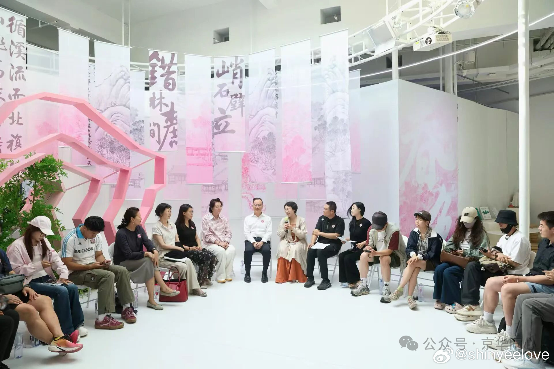 同心之旅 复兴有我八月十四日，网络博主实地参与同心之旅，沉浸式感受首钢的蜕变新生