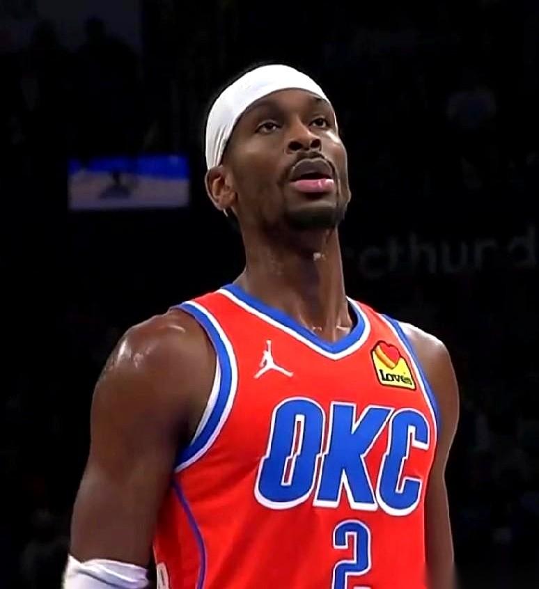 29比49。
这不是比分，是篮板。一场球，篮板球能输20个，我真的两眼一黑。
就