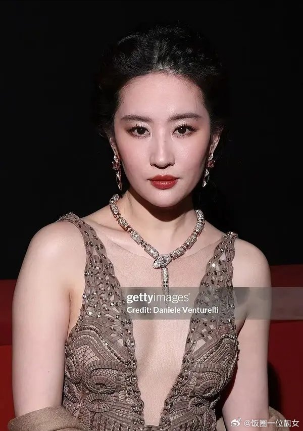 刘亦菲的身材比例真的一言难尽。。。 