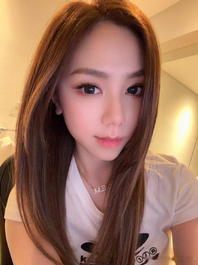 邓紫棋新专辑写完第六首了邓紫棋新专辑写到第六首了终于等到邓紫棋的创作播报！微博透