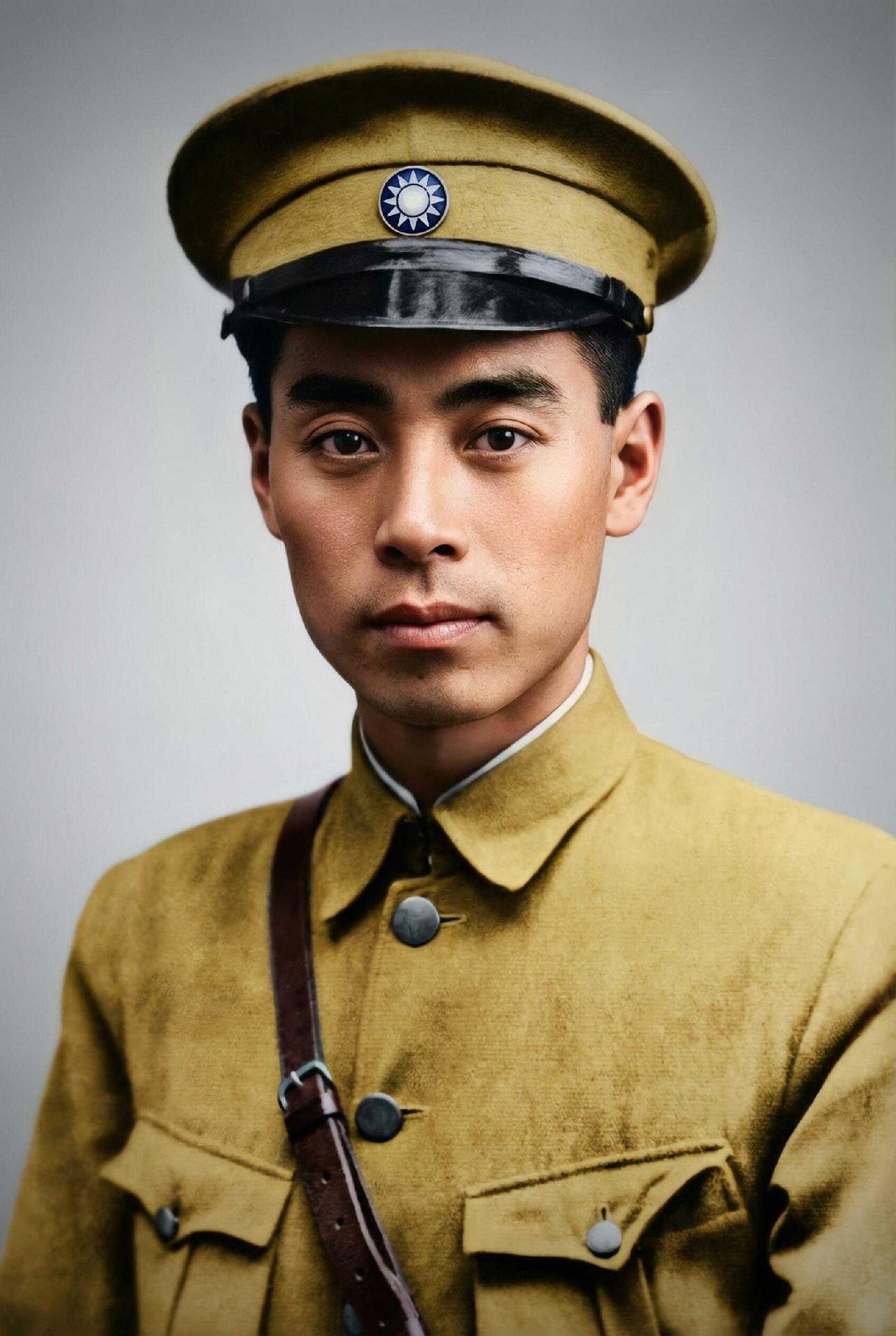 1924年，国共合作期间，他受党组织派遣回国，他时年27岁，出任黄埔军校政治部主