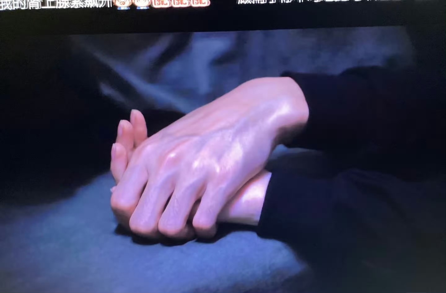 交锋这个片段王凯的手可以出道了刷到《交锋》这个片段直接被震撼，王凯仅凭手部表演就