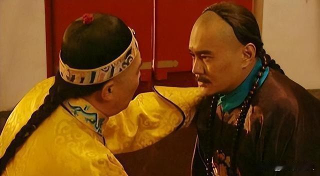 雍正四年（1726年），雍正帝下令让怡亲王胤祥为其挑选陵址。

次年，他又派遣总