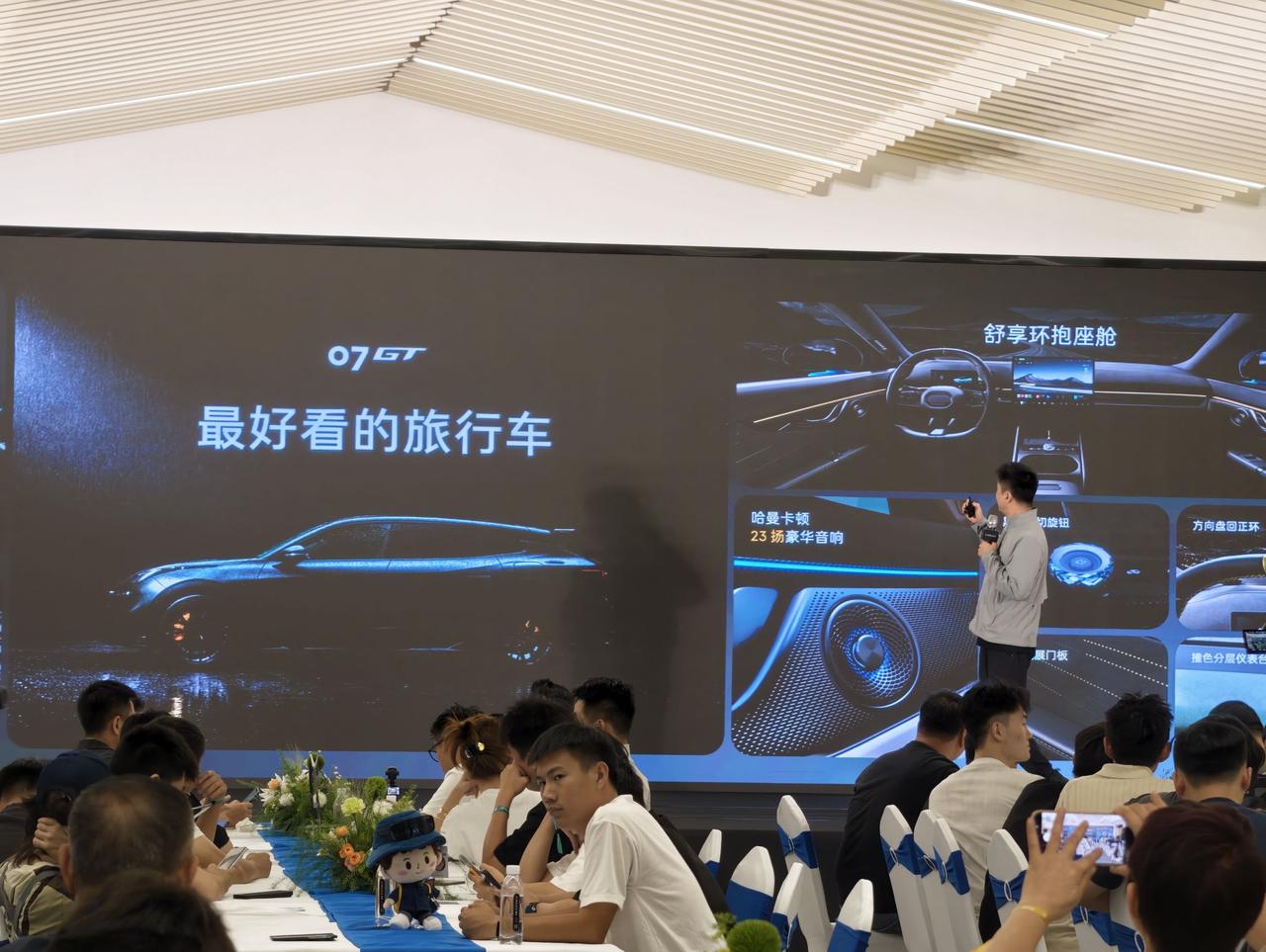 广州“玩心登陆”不止旅行生活节现场，领克07GT迎来万台交付高光时刻，成为国内最