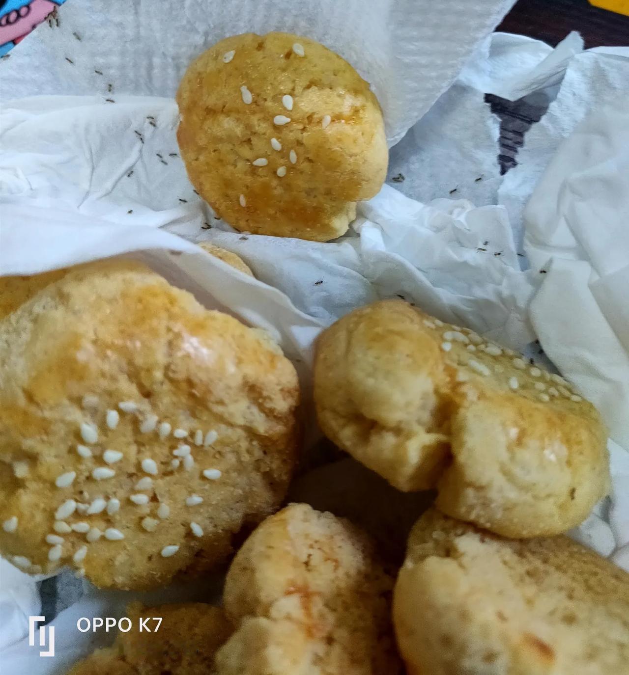现在已经接近冬天，海南儋州到处还是可以看到蚂蚁，今天早上朋友送了我几个酥饼，因为