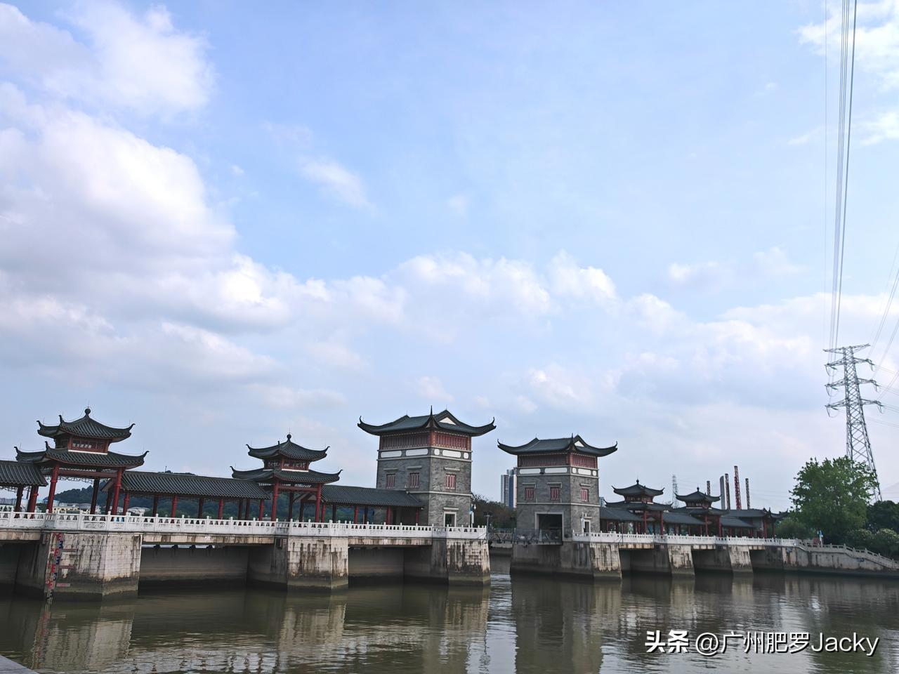 能猜出来这是哪儿的朋友都是喜爱City walk的！风景怡人，在一堆静谧的古迹中
