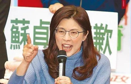 郑丽文又改口了，她说，我们是“一中宪法”，我们都是中国人。她说，台湾所有人，都是
