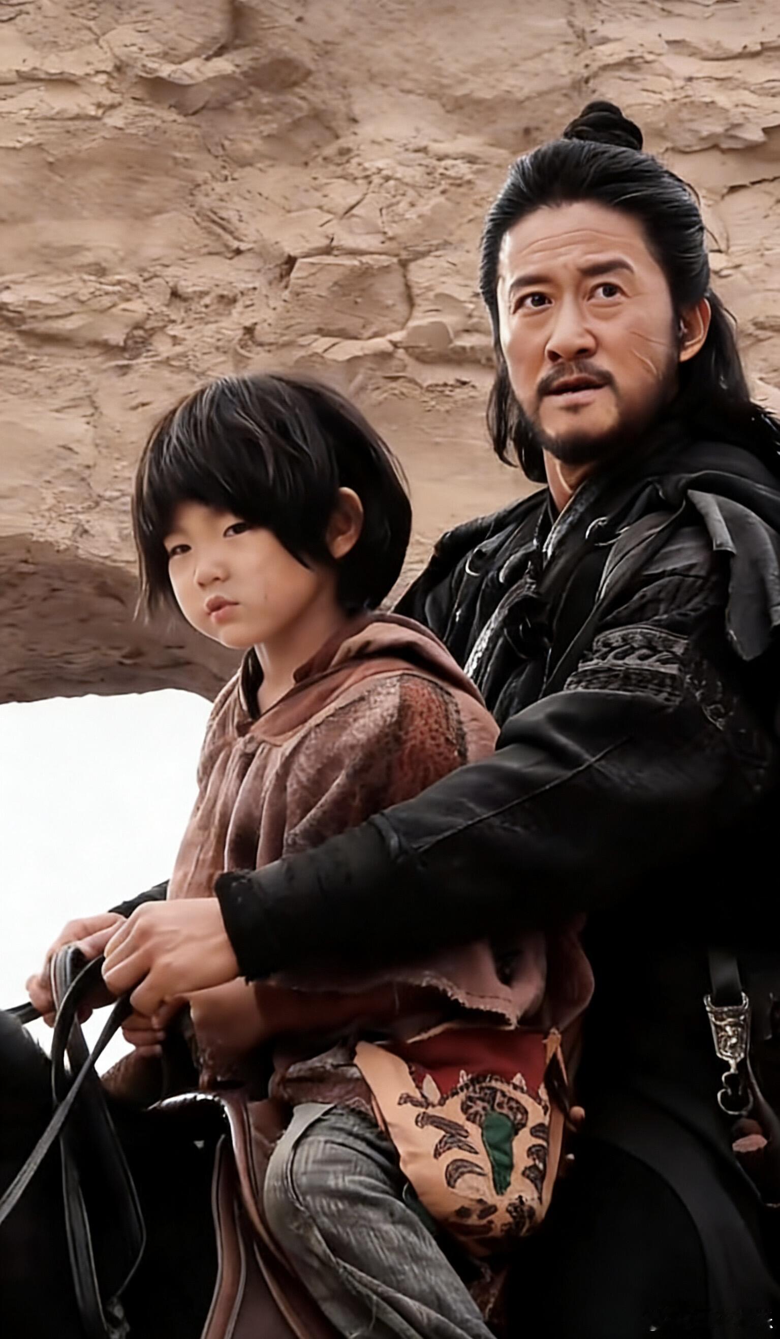 身不由己时只能靠老己了 刀马脱下官甲才明白，自由不是想做什么，而是敢不做什么 