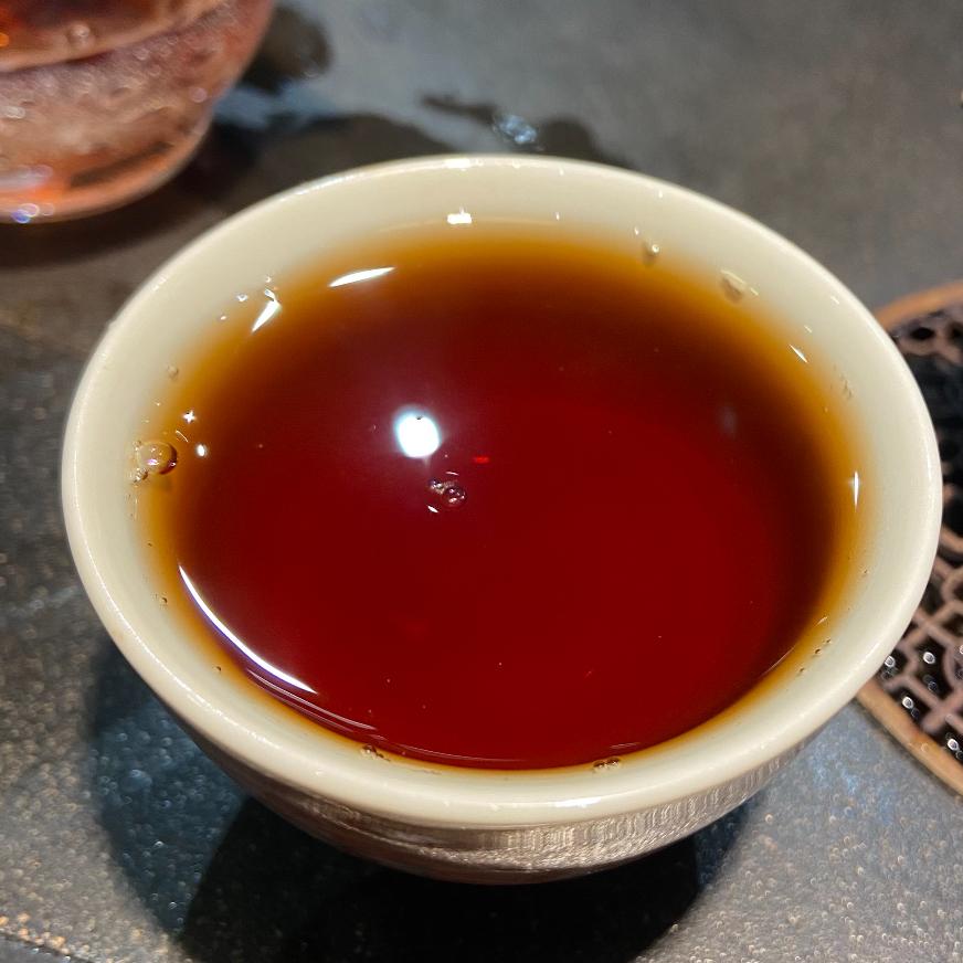 顶级熟普的最高境界：鲜润清甜。只有劣质熟普，才靠厚重撑场子。

很多人对熟普有个
