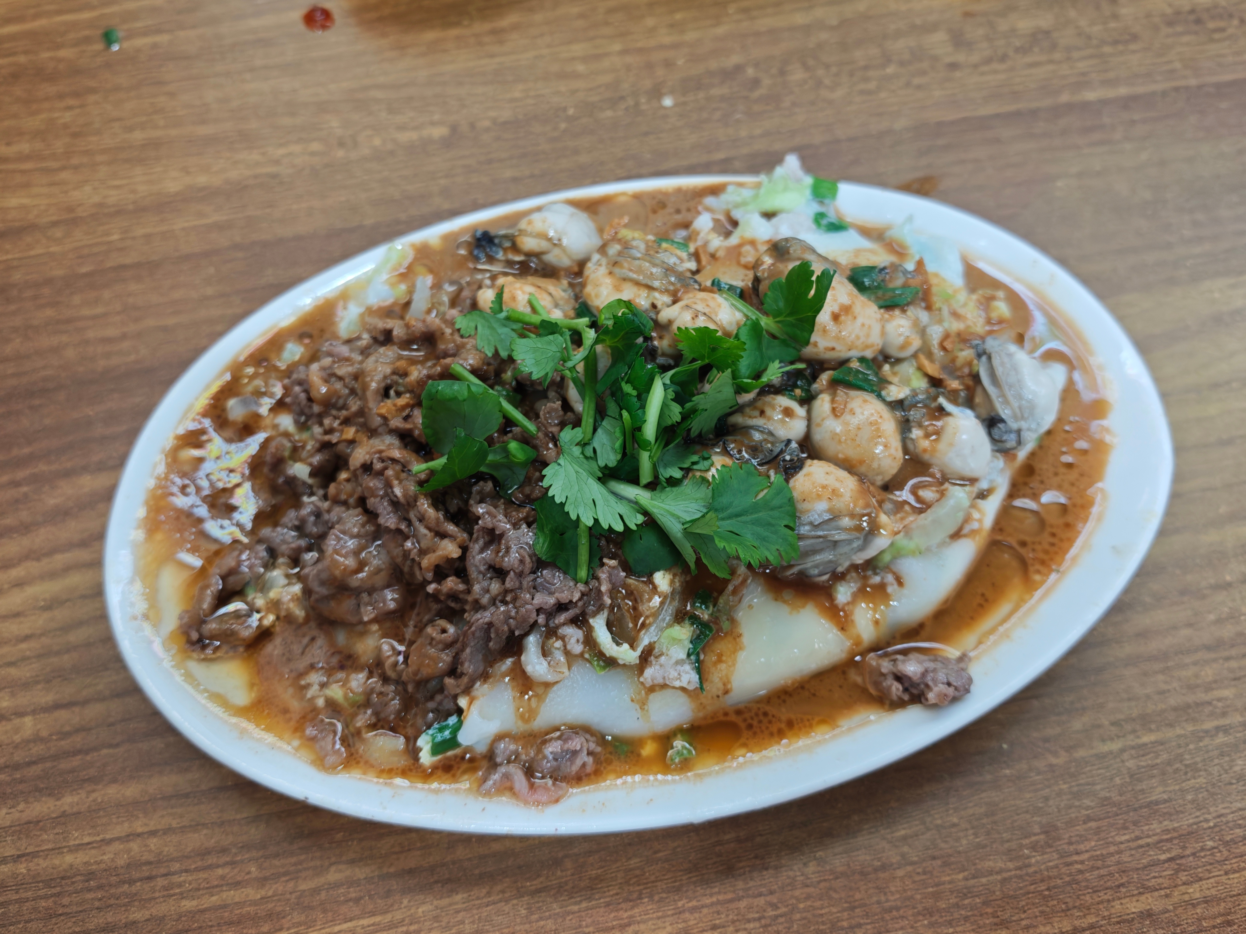 早上好，来潮州吃一份当地的花生酱肠粉热量爆表但是料超级多的[泪][泪]牛肉+生蚝
