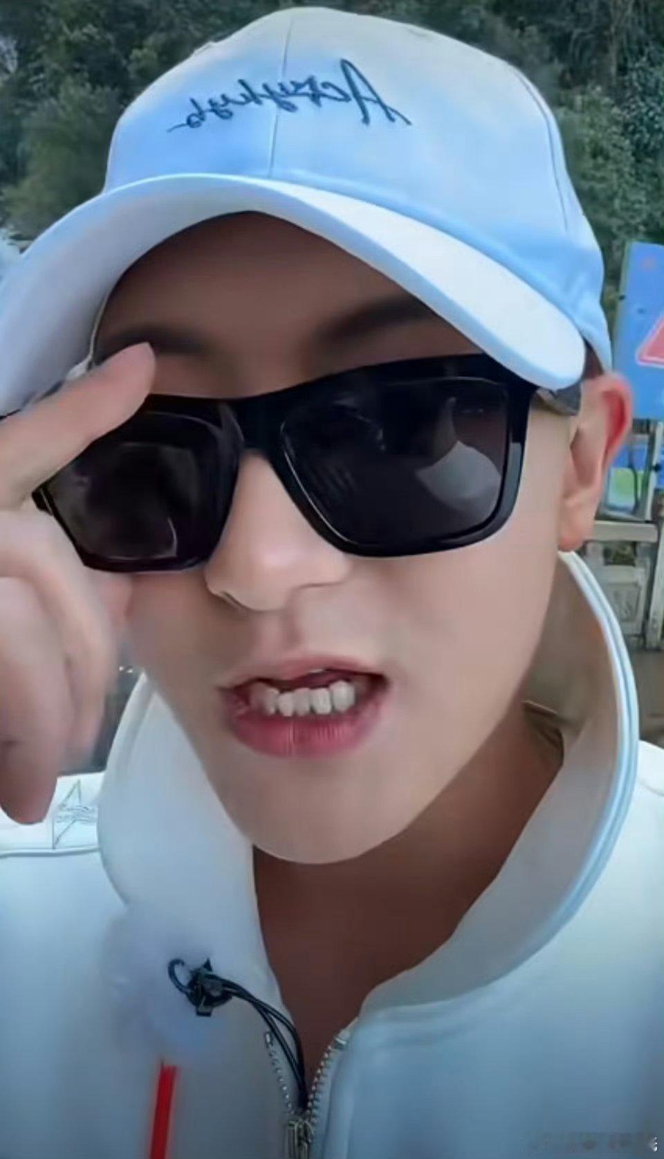 黄子韬也太有反差感了吧，没有想到在王鹤棣面前好腼腆，听到王鹤棣突然的rap的时候