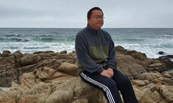 戴着电子镣铐的9年！中国芯战士张浩，是怎样用骨气硬刚美国霸权的？
 
话说201