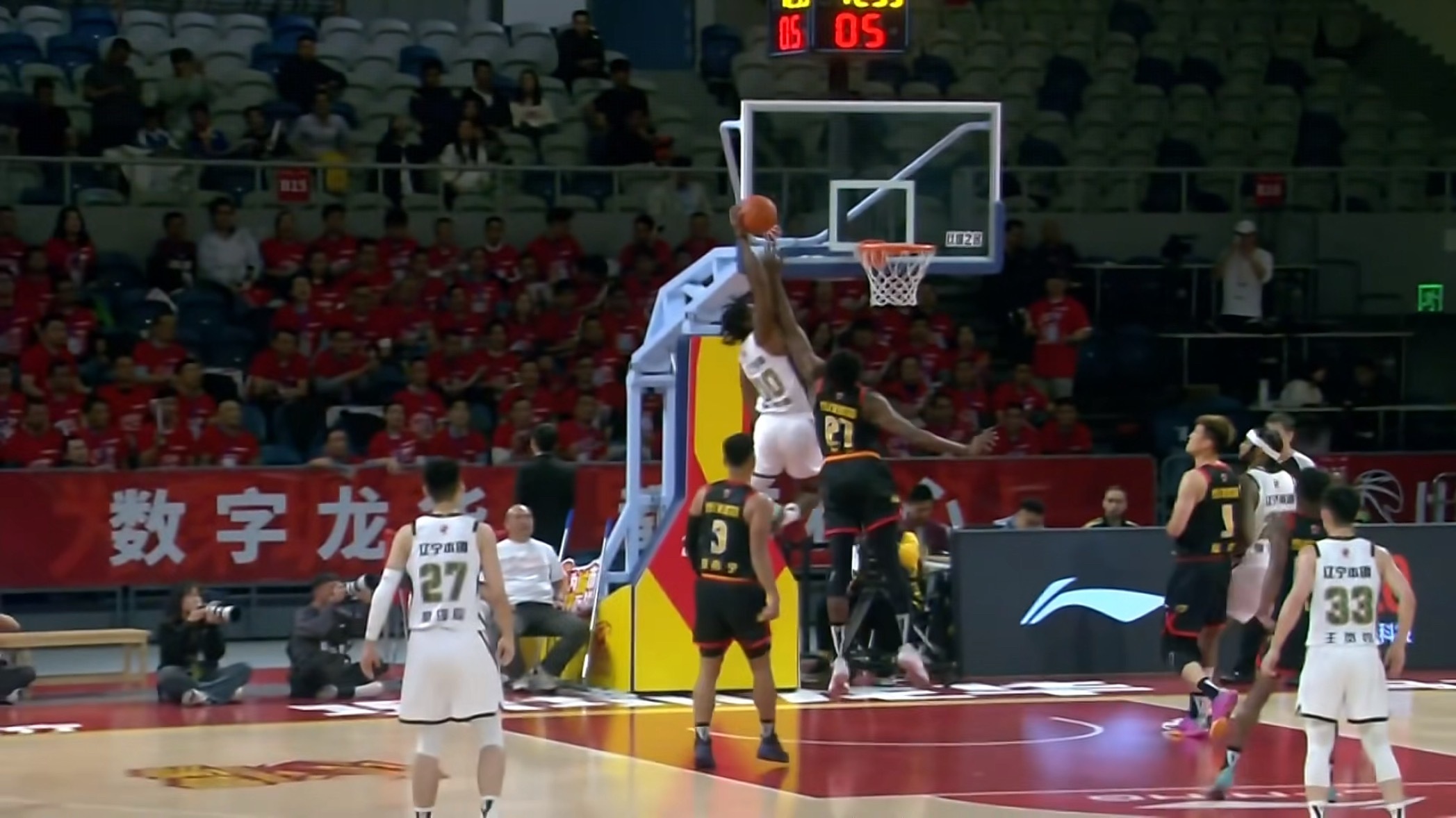 奥利弗这一下真吓人啊辽宁男篮