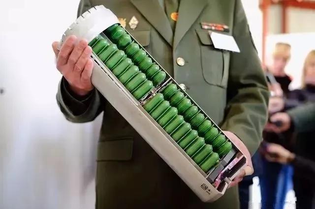 乌军大量抛撒恶毒凶残的蝴蝶雷，俄军严厉谴责。

俄罗斯武装力量红星电视台视频显示