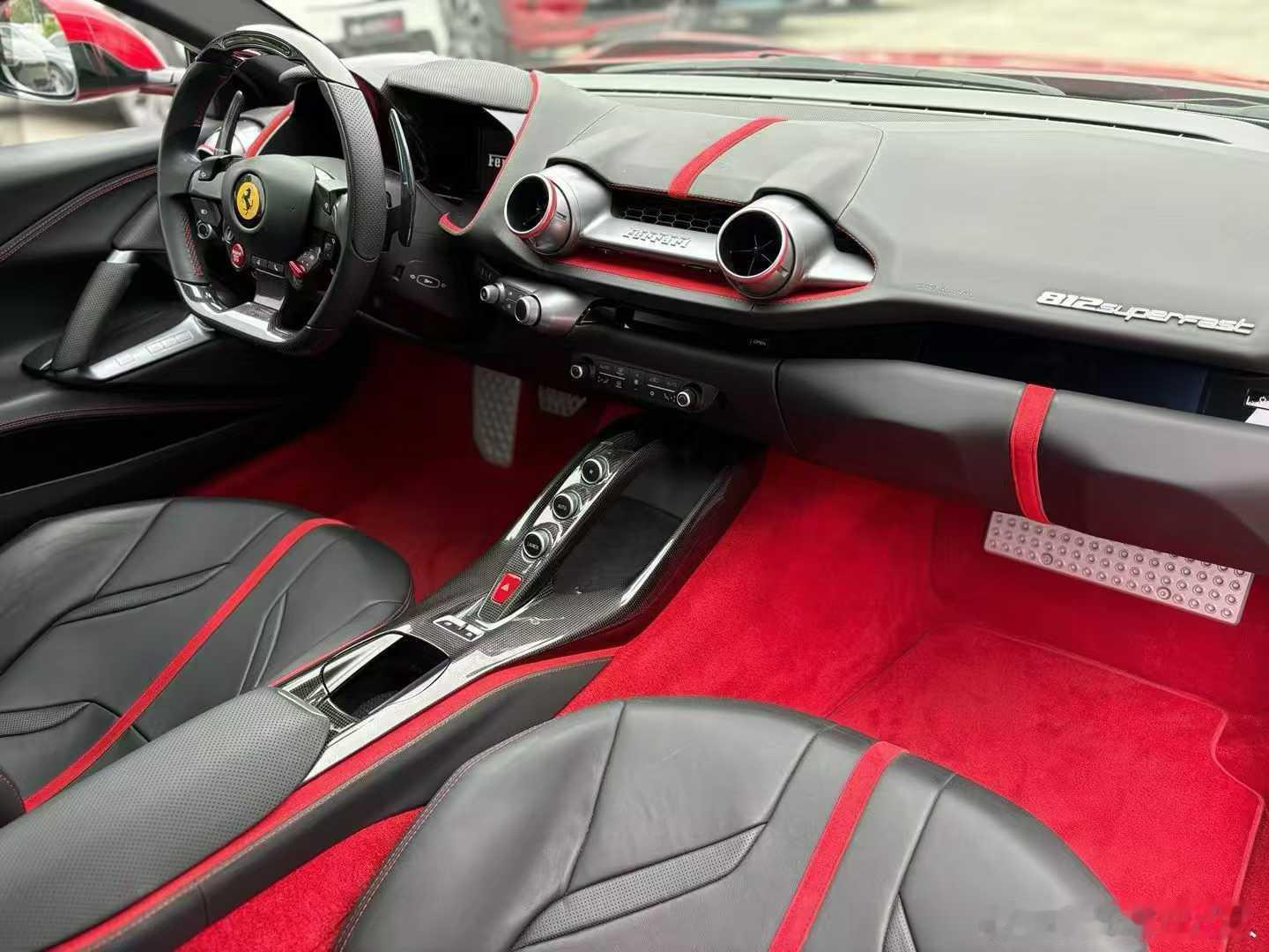 法拉利812 6.5L Superfast20年1月上牌，3200多公里 ​​​