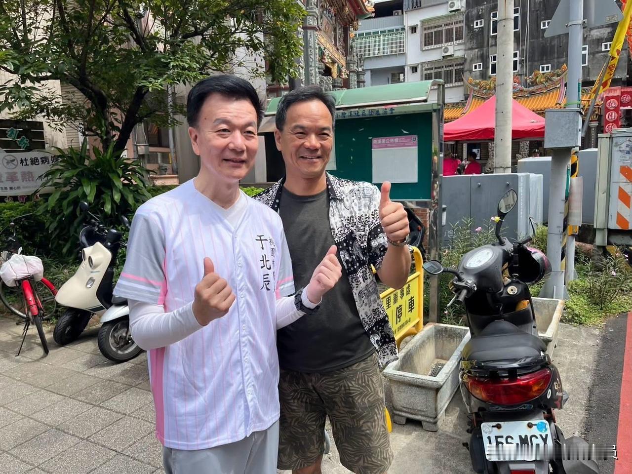 台退役将领于北辰今（20日）在脸书发文称，一早穿上我们的应援棒球球衣，活力满满地