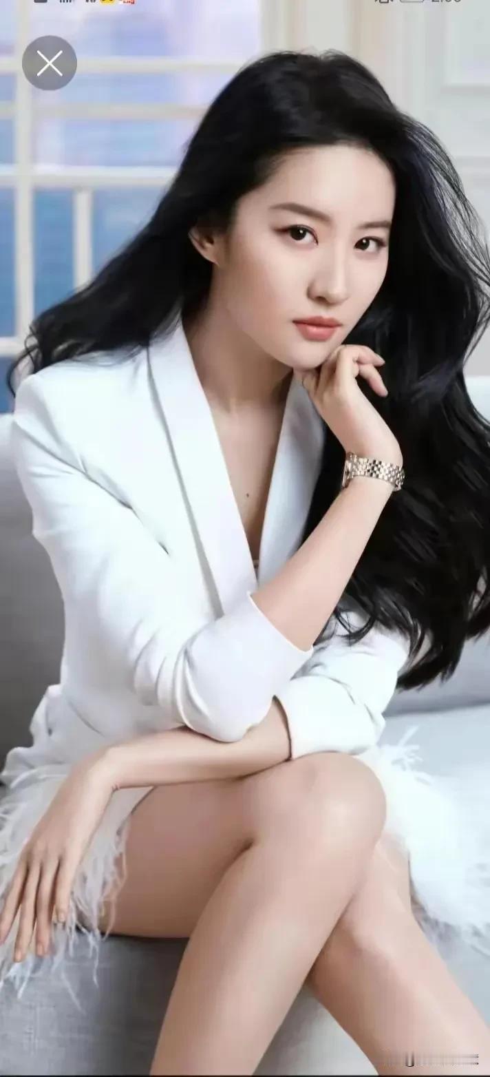金鹰奖组委会这次是较真了，取消了刘亦菲的入围资格。
一个美国籍的女演员，长期在中