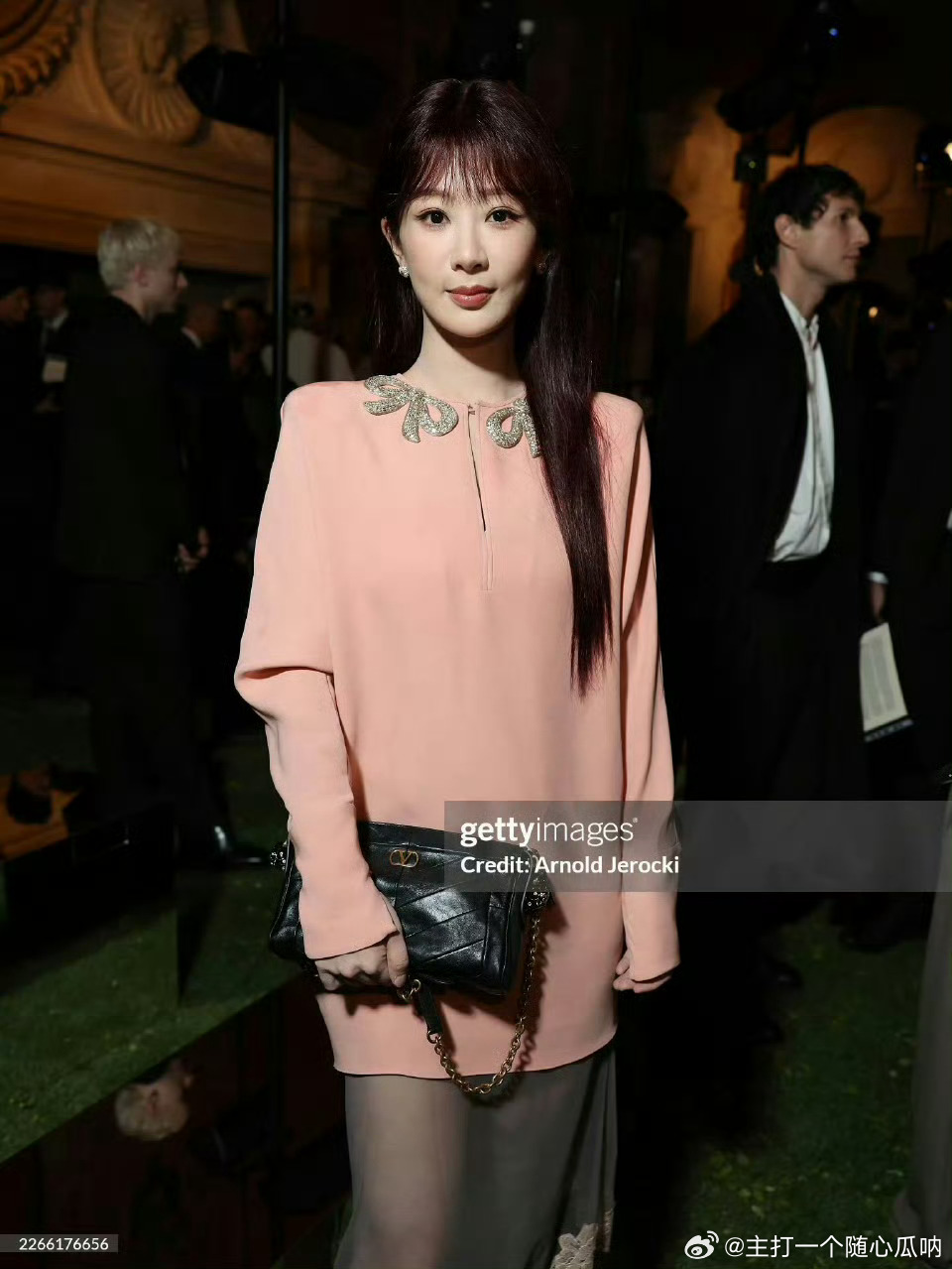 杨紫华伦天奴大秀g社出图，哦嗼 