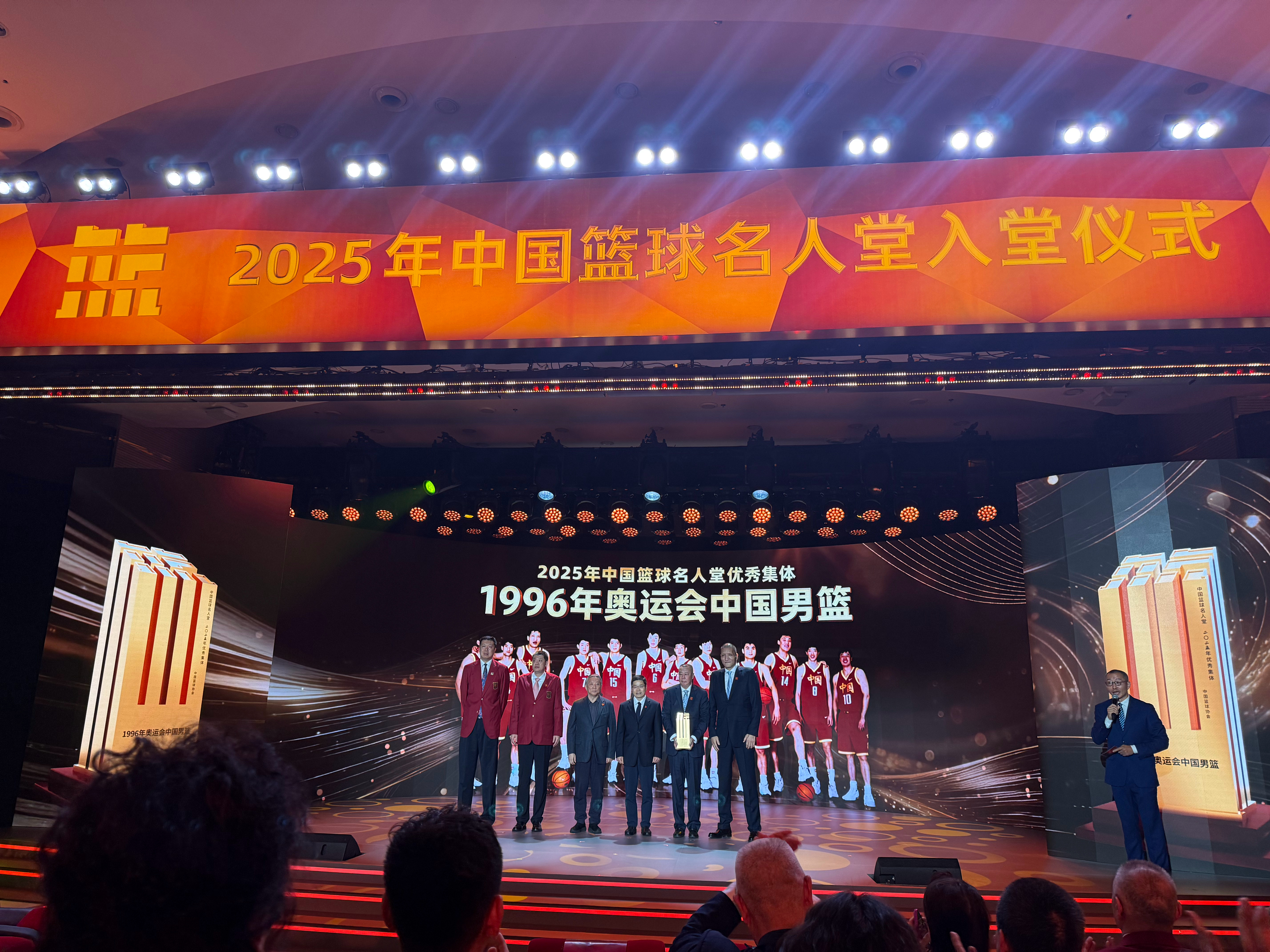1996年奥运会中国男篮，以优秀集体名义入选中国篮球名人堂，距今正正好好30年。