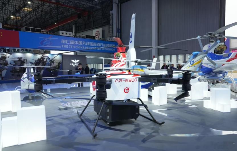 近日，中国航空工业集团所研发的国产首款重载eVTOL AR-E800斩获20架确