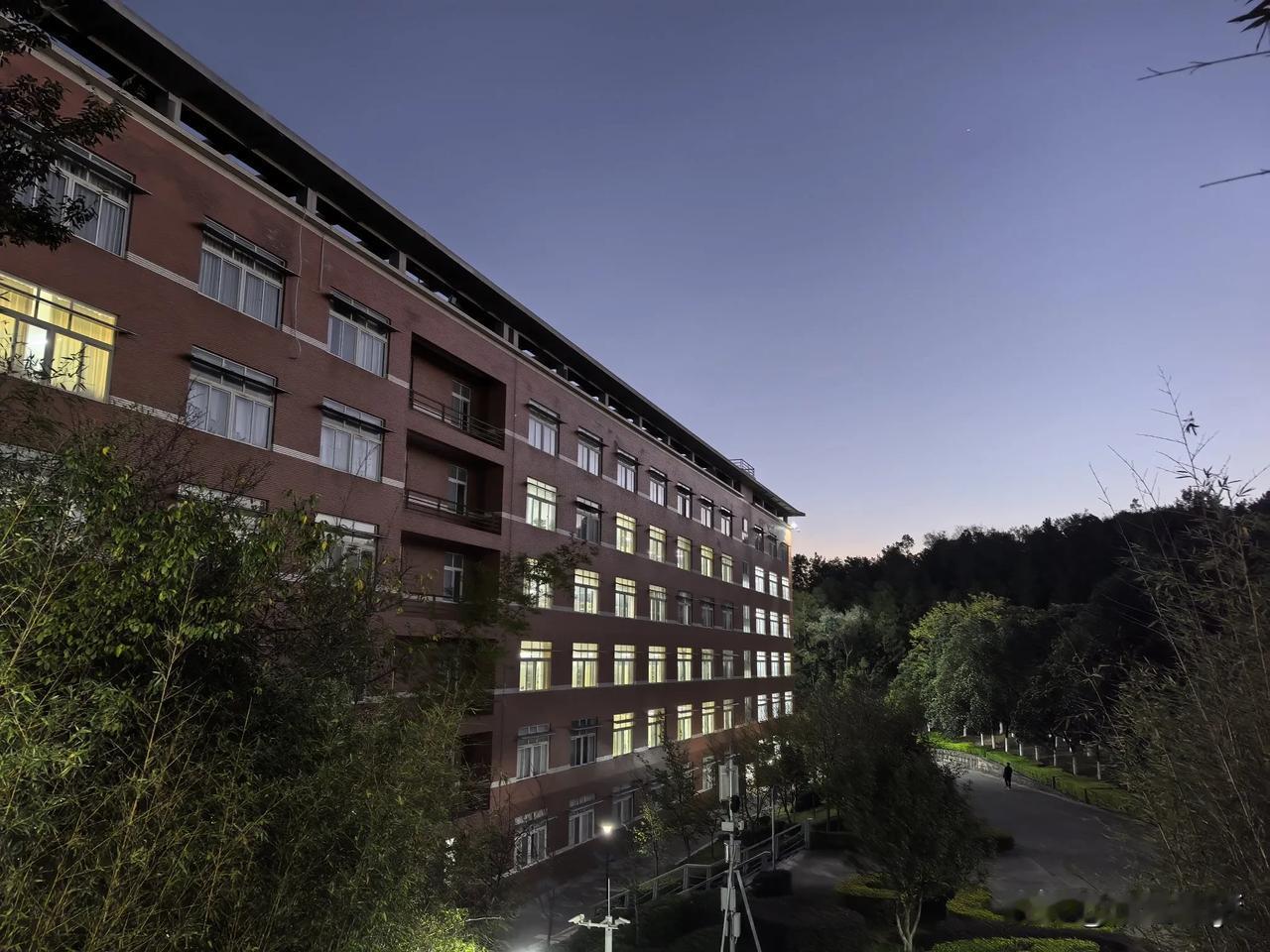 玉溪师范学院！ 真怀念学校时光。