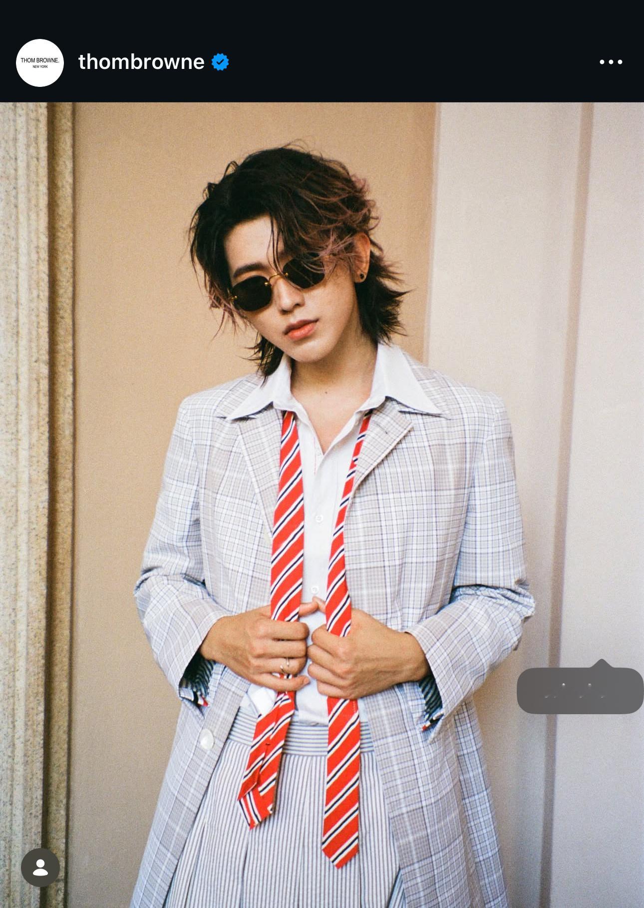 蔡徐坤亮相米兰男装周Thom Browne 2027春夏男装大秀官方认领大片，K
