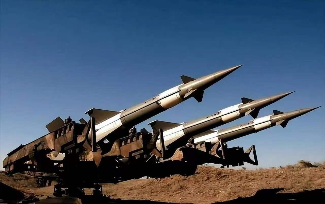 以色列最忌惮的不是伊朗核武，而是那些可以打击以色列境内的2000枚中程导弹。所以