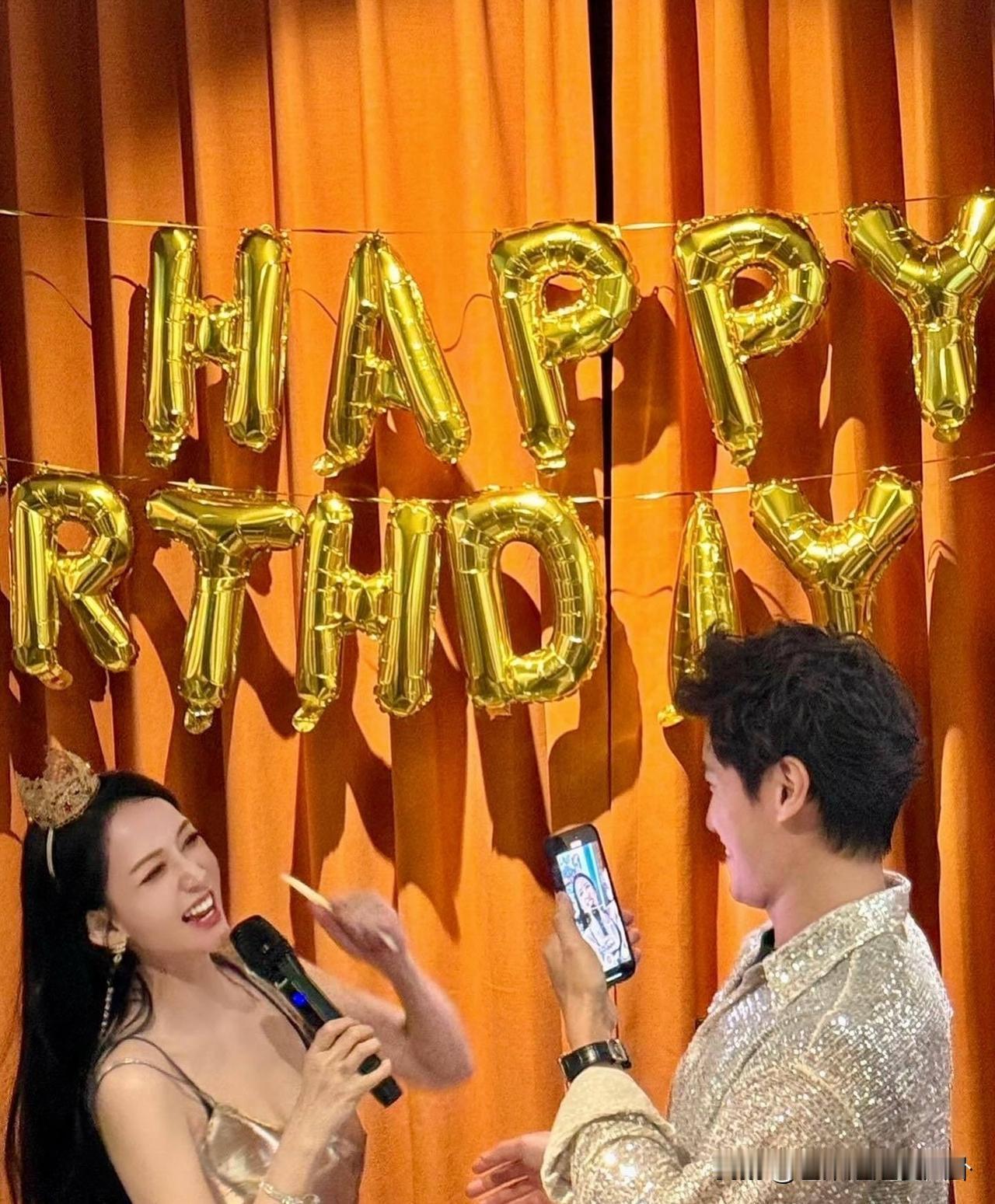 陈乔恩和老公庆祝45岁生日，看上去像25岁的样子！