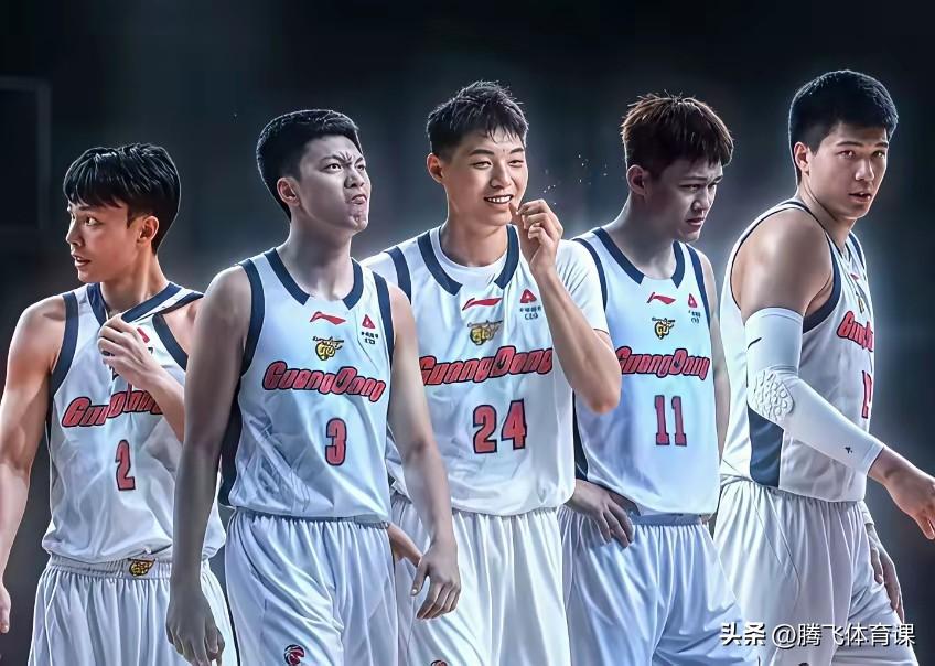 综合实力预测！CBA新赛季各球队实力大概率分4个档次:

一.第一档次(冲冠集团