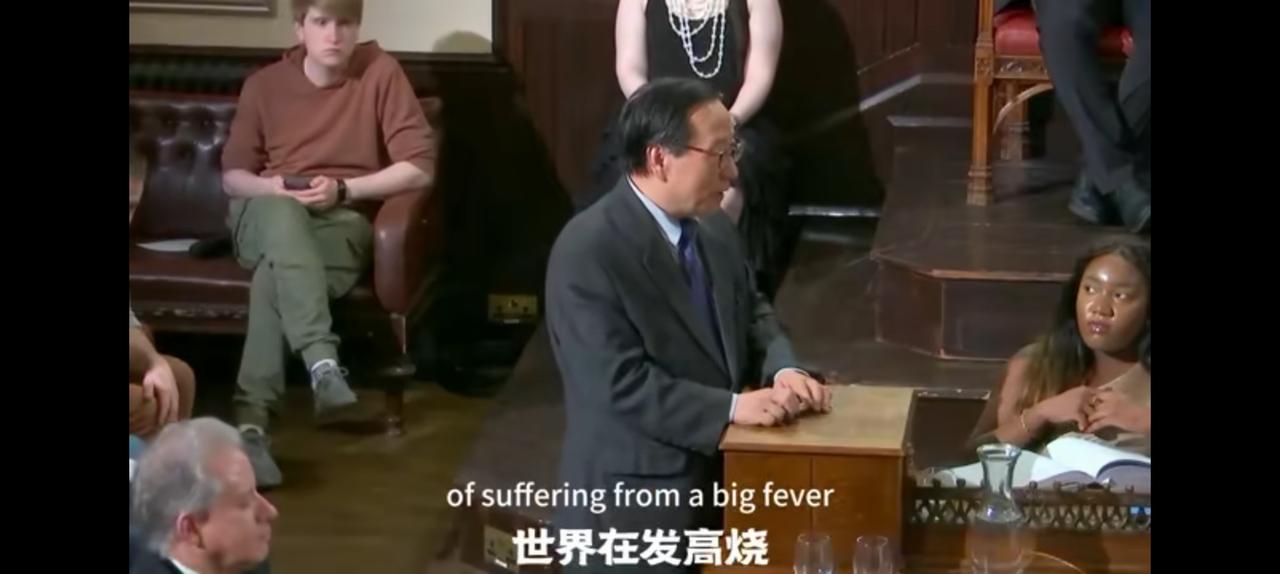 这个世界在发高烧，中国拒绝加入冷战。
高志凯博士国际会议纵横天下，全程英文发言，