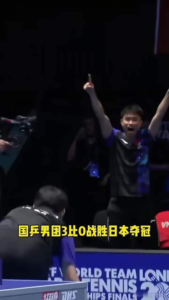 林诗栋夺冠跳上球台手指国旗林诗栋跳上球台手指五星红旗谁的青春不张扬？ 跳上球台手
