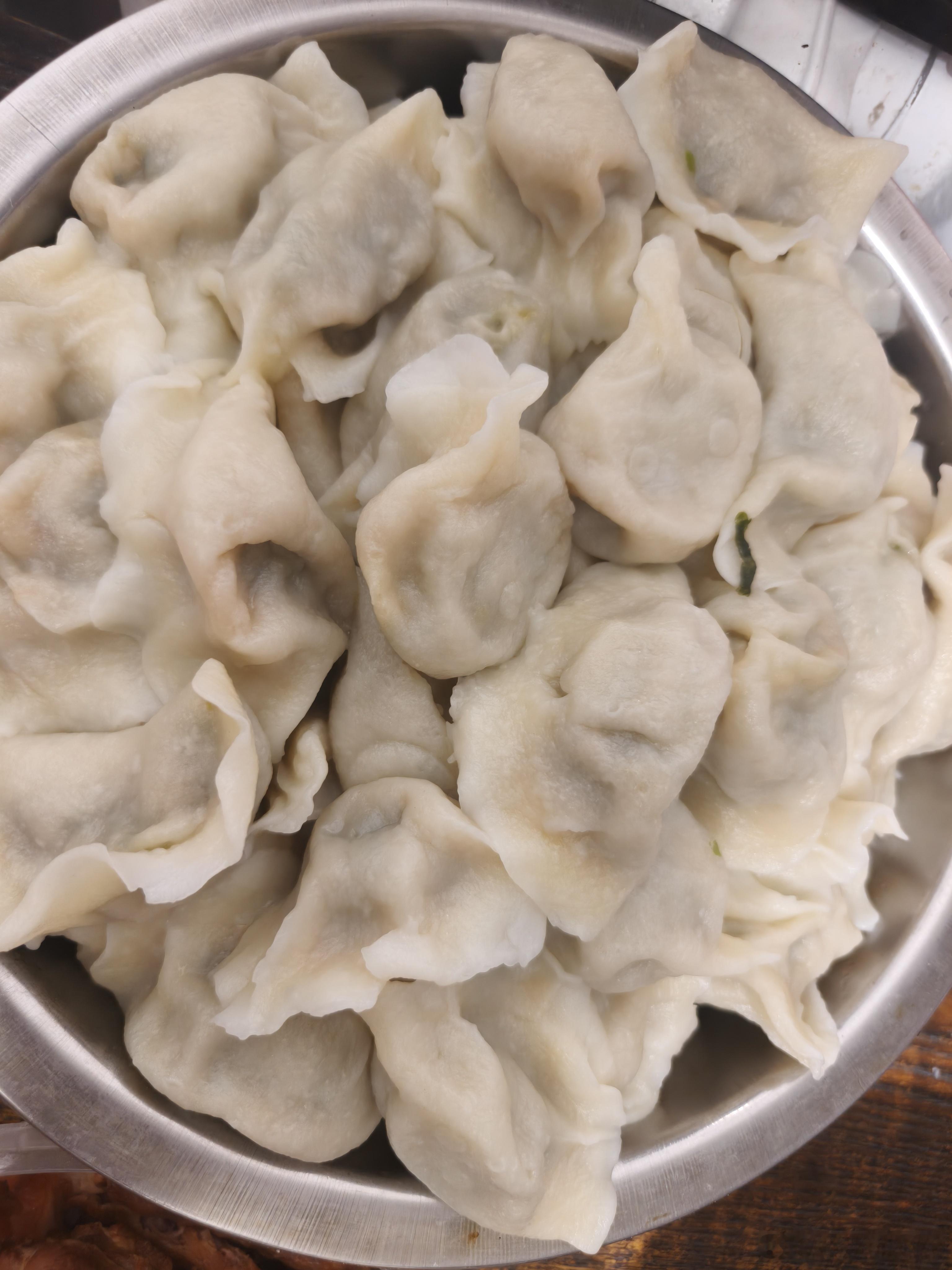 我的晚餐，立秋吃饺子贴秋膘，虽然已经五花三层了，但我觉得还得贴点，我吃饺子蘸醋吃