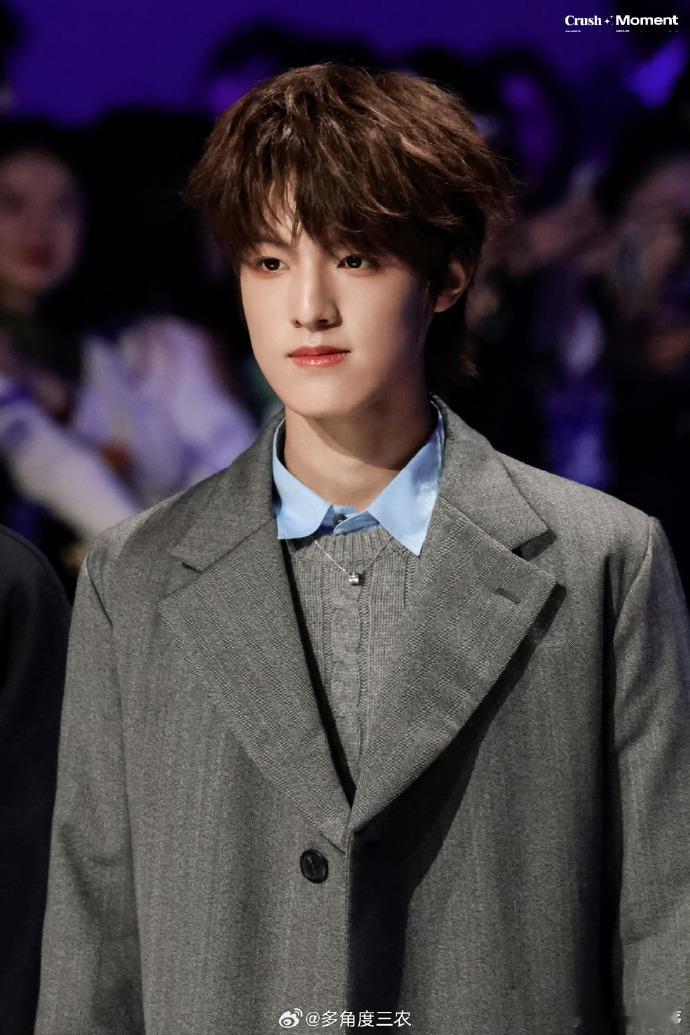 张泽禹出道后的第一个奖张泽禹获奖感言张泽禹和他的团队收获了第一个奖项，这个奖项象